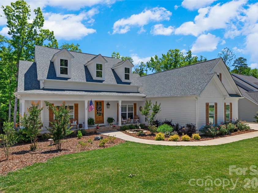 662 Sandbar Point, Lake Wylie, SC 29710.  MLS# CAR4413041, YatesRealty ID 43797. 