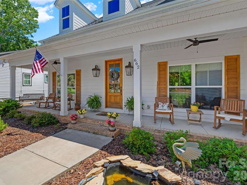 662 Sandbar Point, Lake Wylie, SC 29710.  MLS# CAR4413041, YatesRealty ID 43797. 