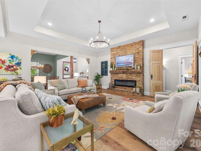 662 Sandbar Point, Lake Wylie, SC 29710.  MLS# CAR4413041, YatesRealty ID 43797. 
