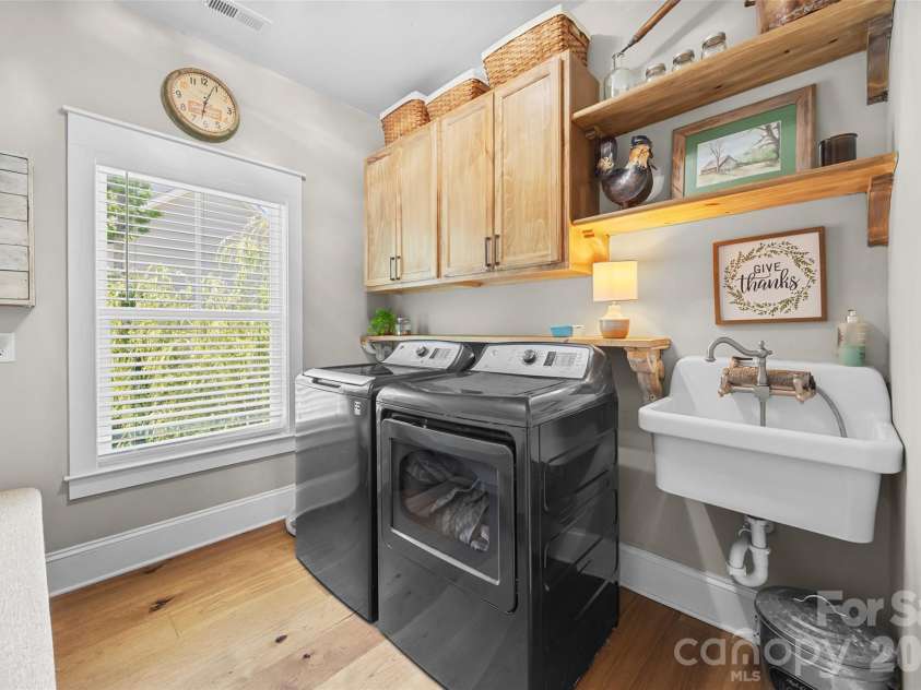 662 Sandbar Point, Lake Wylie, SC 29710.  MLS# CAR4413041, YatesRealty ID 43797. 