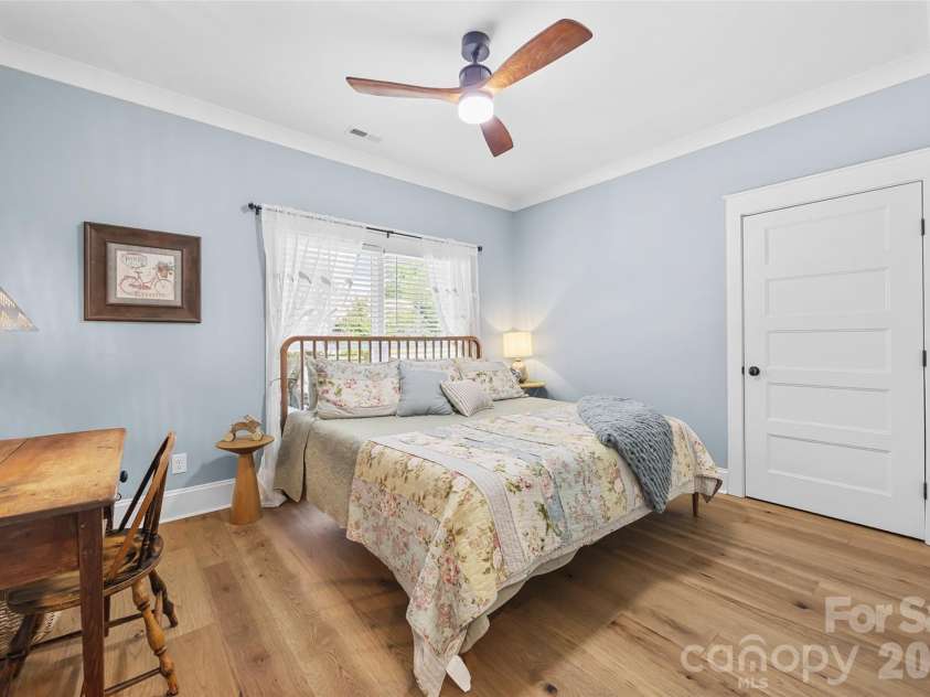 662 Sandbar Point, Lake Wylie, SC 29710.  MLS# CAR4413041, YatesRealty ID 43797. 