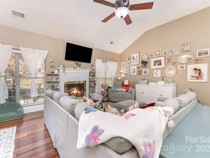 7024 Passeres Court, Charlotte, NC 28215.  MLS# CAR4319983, YatesRealty ID 438. 