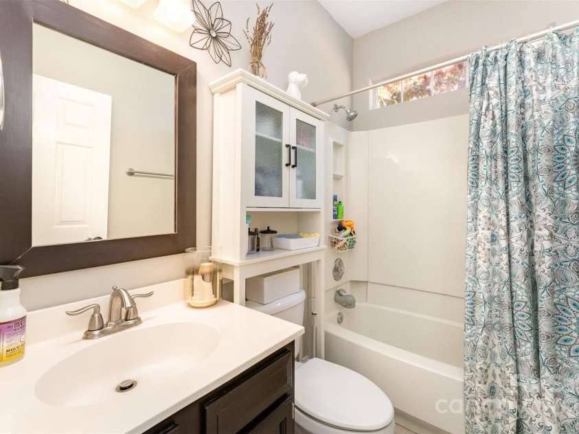 7024 Passeres Court, Charlotte, NC 28215.  MLS# CAR4319983, YatesRealty ID 438. 