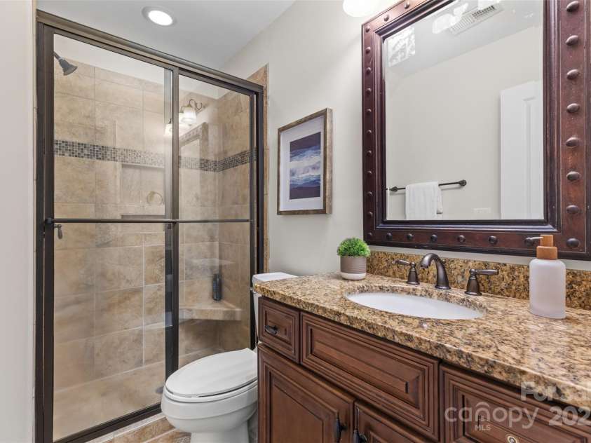 1313 Lookout Circle, Waxhaw, NC 28173.  MLS# CAR4237148, YatesRealty ID 4380. Ensuite bath to bedroom 4