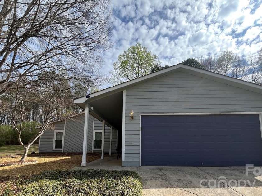 6525 Thamesmead Lane, Mint Hill, NC 28227.  MLS# CAR4357735, YatesRealty ID 4380. 
