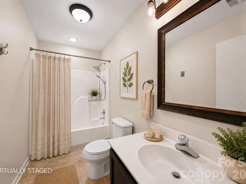 7500 Woods Lane, Cornelius, NC 28031.  MLS# CAR4413379, YatesRealty ID 43800. Secondary/hall bath