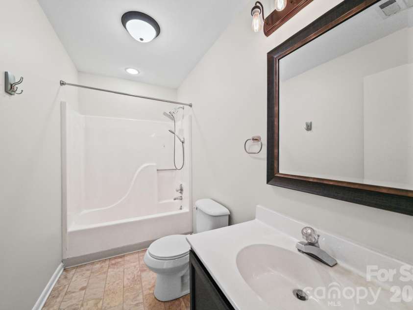 7500 Woods Lane, Cornelius, NC 28031.  MLS# CAR4413379, YatesRealty ID 43800. Secondary/hall bath