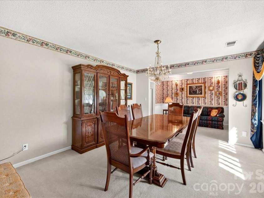3825 Hoodridge Lane, Charlotte, NC 28227.  MLS# CAR4411305, YatesRealty ID 43802. 