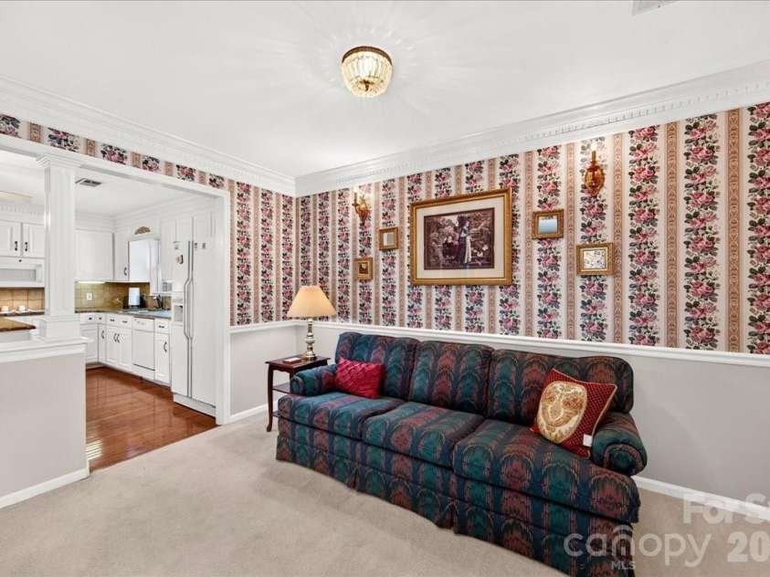 3825 Hoodridge Lane, Charlotte, NC 28227.  MLS# CAR4411305, YatesRealty ID 43802. 