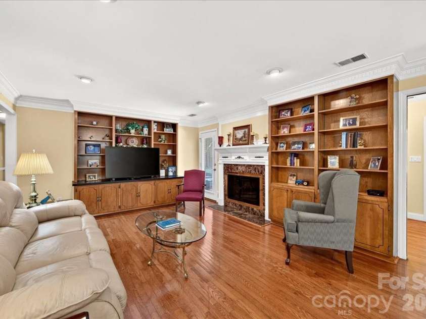 3825 Hoodridge Lane, Charlotte, NC 28227.  MLS# CAR4411305, YatesRealty ID 43802. 
