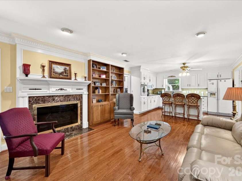 3825 Hoodridge Lane, Charlotte, NC 28227.  MLS# CAR4411305, YatesRealty ID 43802. 