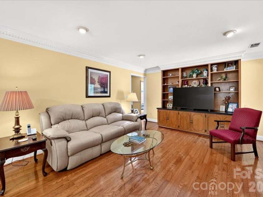 3825 Hoodridge Lane, Charlotte, NC 28227.  MLS# CAR4411305, YatesRealty ID 43802. 