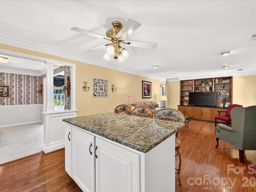 3825 Hoodridge Lane, Charlotte, NC 28227.  MLS# CAR4411305, YatesRealty ID 43802. 