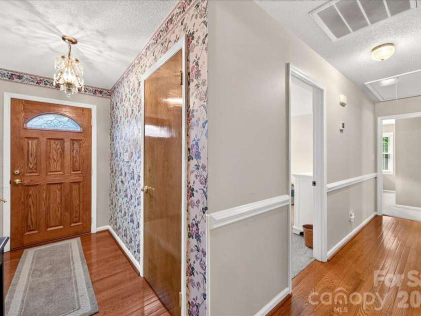 3825 Hoodridge Lane, Charlotte, NC 28227.  MLS# CAR4411305, YatesRealty ID 43802. 