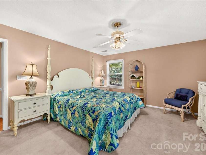 3825 Hoodridge Lane, Charlotte, NC 28227.  MLS# CAR4411305, YatesRealty ID 43802. 
