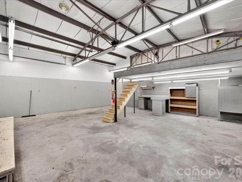 3825 Hoodridge Lane, Charlotte, NC 28227.  MLS# CAR4411305, YatesRealty ID 43802. 
