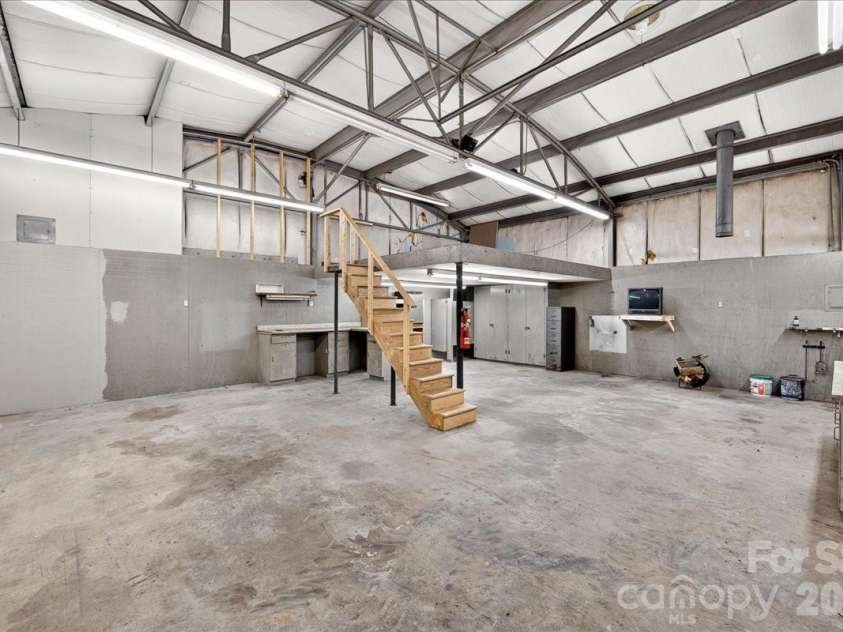3825 Hoodridge Lane, Charlotte, NC 28227.  MLS# CAR4411305, YatesRealty ID 43802. 