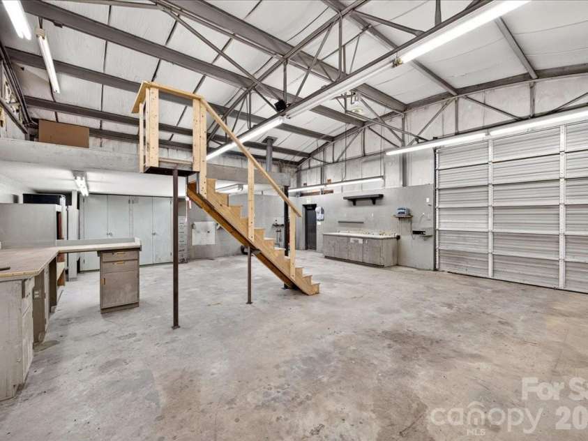 3825 Hoodridge Lane, Charlotte, NC 28227.  MLS# CAR4411305, YatesRealty ID 43802. 