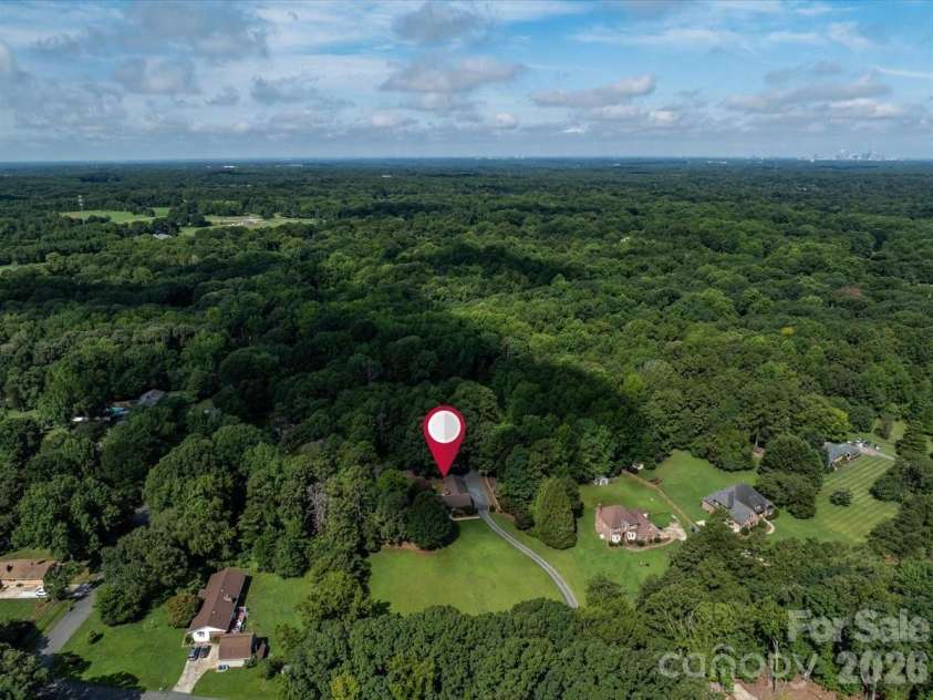 3825 Hoodridge Lane, Charlotte, NC 28227.  MLS# CAR4411305, YatesRealty ID 43802. 