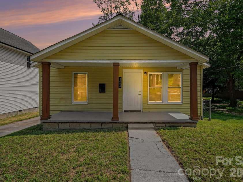 123 James Street, Kannapolis, NC 28083.  MLS# CAR4414176, YatesRealty ID 43803. 