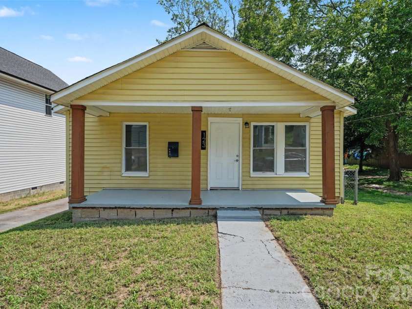 123 James Street, Kannapolis, NC 28083.  MLS# CAR4414176, YatesRealty ID 43803. 