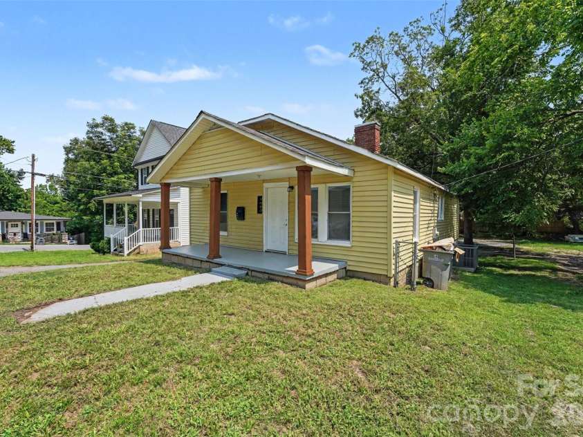 123 James Street, Kannapolis, NC 28083.  MLS# CAR4414176, YatesRealty ID 43803. 