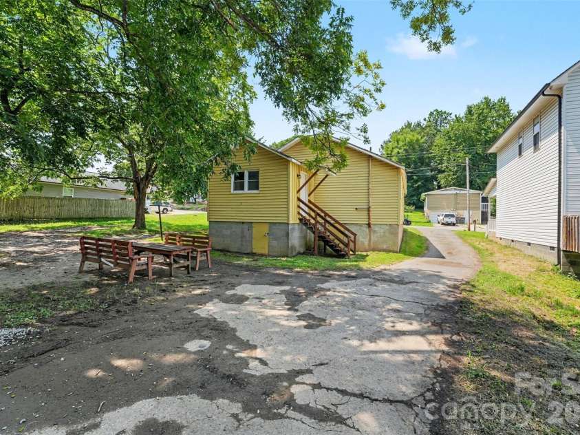 123 James Street, Kannapolis, NC 28083.  MLS# CAR4414176, YatesRealty ID 43803. 
