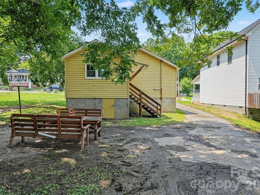 123 James Street, Kannapolis, NC 28083.  MLS# CAR4414176, YatesRealty ID 43803. 