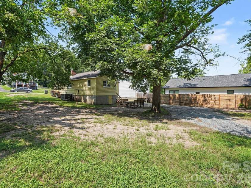 123 James Street, Kannapolis, NC 28083.  MLS# CAR4414176, YatesRealty ID 43803. 