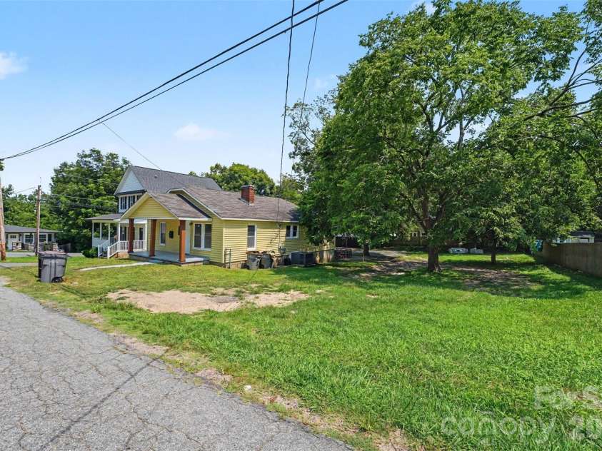 123 James Street, Kannapolis, NC 28083.  MLS# CAR4414176, YatesRealty ID 43803. 