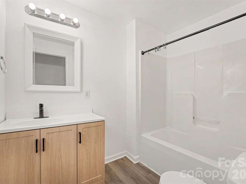 123 James Street, Kannapolis, NC 28083.  MLS# CAR4414176, YatesRealty ID 43803. Bathroom