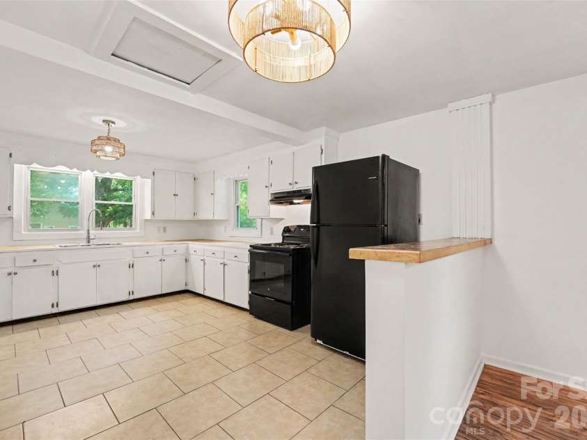 123 James Street, Kannapolis, NC 28083.  MLS# CAR4414176, YatesRealty ID 43803. Kitchen