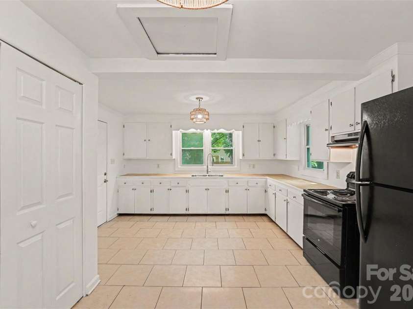 123 James Street, Kannapolis, NC 28083.  MLS# CAR4414176, YatesRealty ID 43803. Kitchen