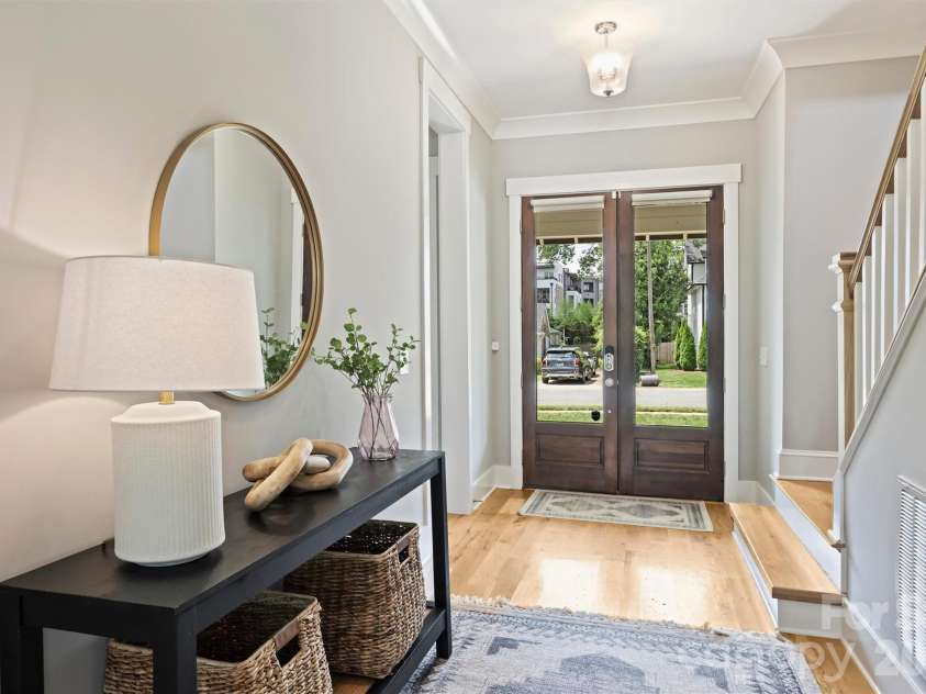 215 Hartford Avenue, Charlotte, NC 28209.  MLS# CAR4410878, YatesRealty ID 43804. 