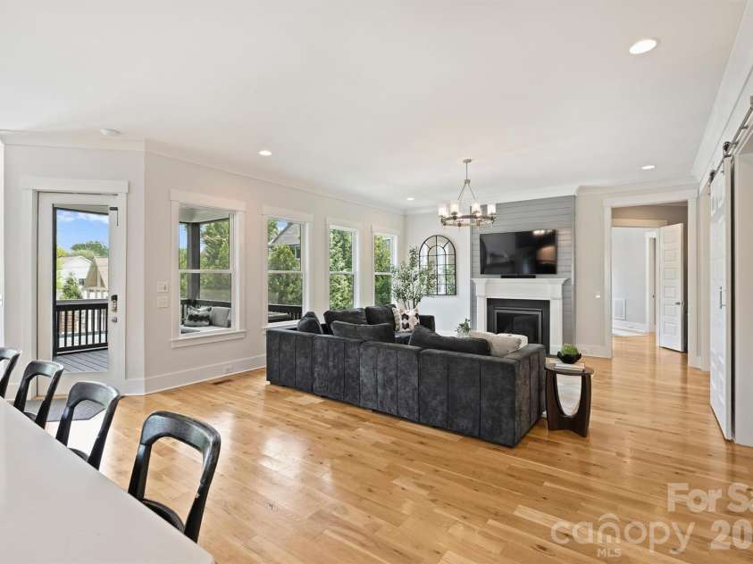 215 Hartford Avenue, Charlotte, NC 28209.  MLS# CAR4410878, YatesRealty ID 43804. 
