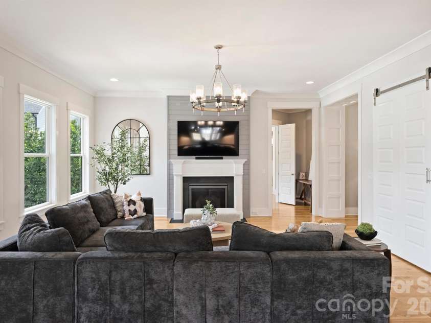 215 Hartford Avenue, Charlotte, NC 28209.  MLS# CAR4410878, YatesRealty ID 43804. 