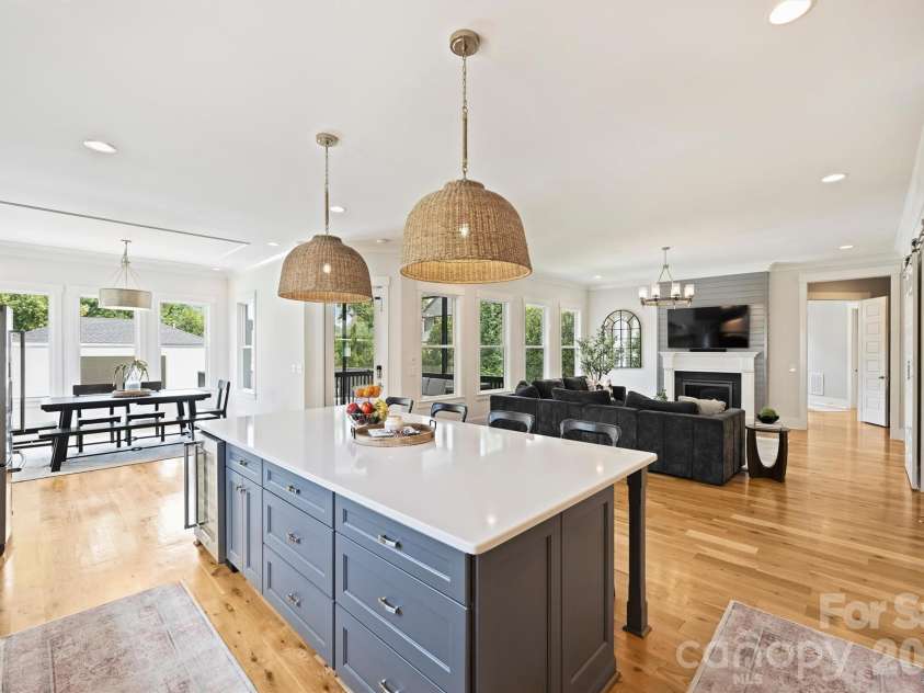 215 Hartford Avenue, Charlotte, NC 28209.  MLS# CAR4410878, YatesRealty ID 43804. 