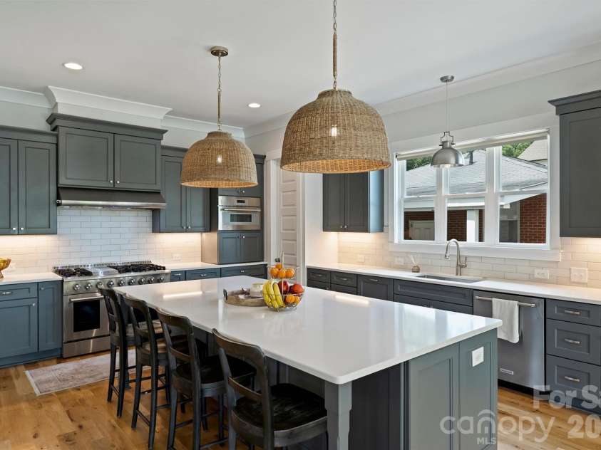 215 Hartford Avenue, Charlotte, NC 28209.  MLS# CAR4410878, YatesRealty ID 43804. 