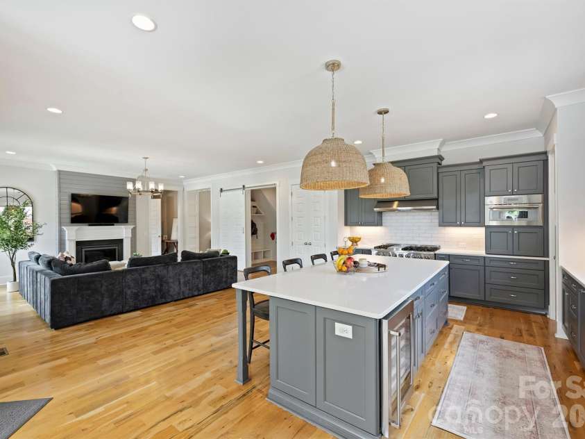 215 Hartford Avenue, Charlotte, NC 28209.  MLS# CAR4410878, YatesRealty ID 43804. 
