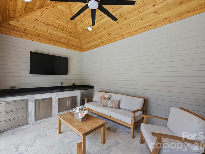 215 Hartford Avenue, Charlotte, NC 28209.  MLS# CAR4410878, YatesRealty ID 43804. 