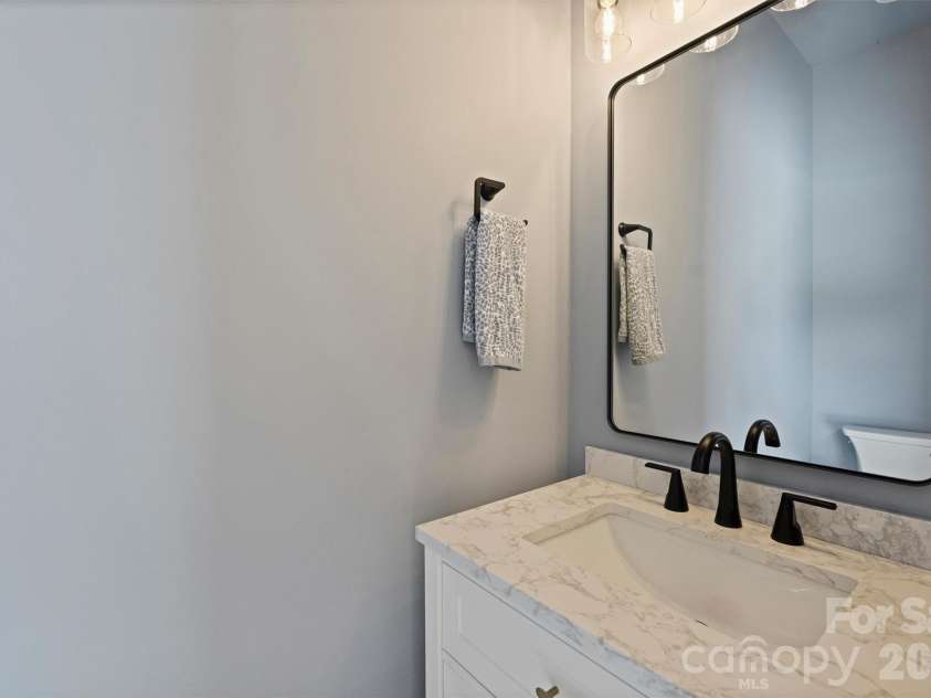 215 Hartford Avenue, Charlotte, NC 28209.  MLS# CAR4410878, YatesRealty ID 43804. Cabana 1/2 Bath