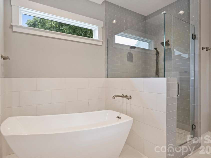 215 Hartford Avenue, Charlotte, NC 28209.  MLS# CAR4410878, YatesRealty ID 43804. Primary Bathroom