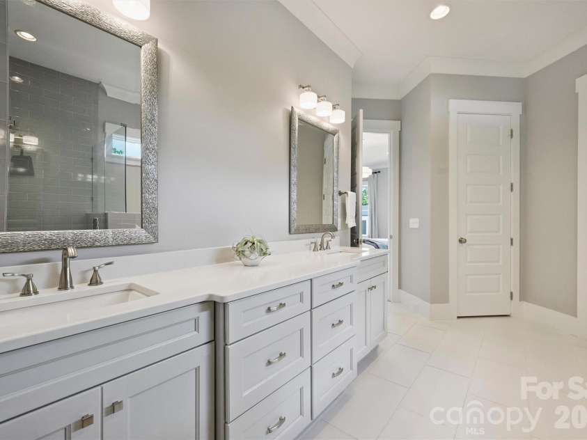 215 Hartford Avenue, Charlotte, NC 28209.  MLS# CAR4410878, YatesRealty ID 43804. Primary Bathroom