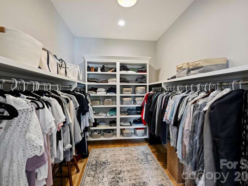 215 Hartford Avenue, Charlotte, NC 28209.  MLS# CAR4410878, YatesRealty ID 43804. Primary Closet
