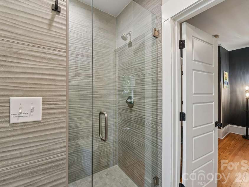 1000 Margaret Brown Street, Charlotte, NC 28202.  MLS# CAR4409234, YatesRealty ID 43806. 