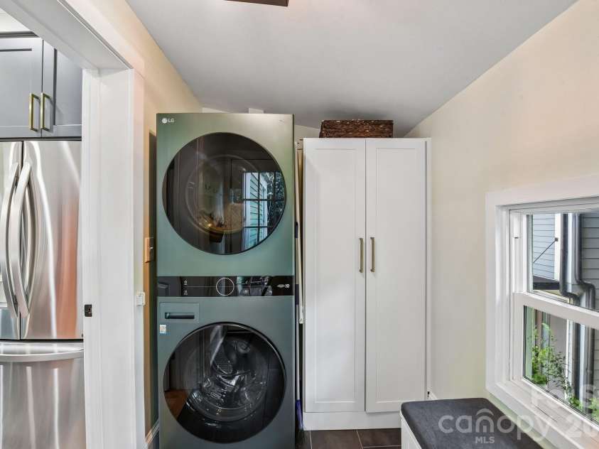 1000 Margaret Brown Street, Charlotte, NC 28202.  MLS# CAR4409234, YatesRealty ID 43806. 