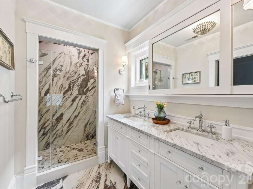 1000 Margaret Brown Street, Charlotte, NC 28202.  MLS# CAR4409234, YatesRealty ID 43806. 