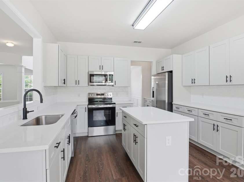 7633 Rathburn Lane, Charlotte, NC 28277.  MLS# CAR4411493, YatesRealty ID 43808. 