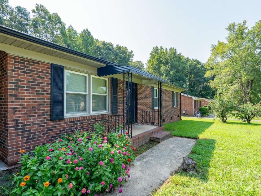 1038 Newcastle Road, Gastonia, NC 28052.  MLS# CAR4413896, YatesRealty ID 43809. 