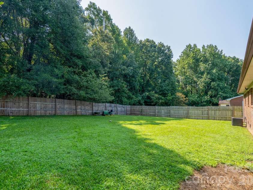 1038 Newcastle Road, Gastonia, NC 28052.  MLS# CAR4413896, YatesRealty ID 43809. 